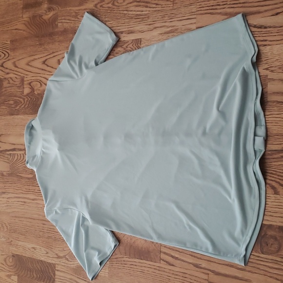 (XS) Kim & Co. Collared Lightweight Athleisure Top in Sage Made in Canada - Picture 8 of 8